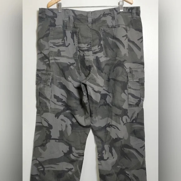 Wrangler Grey Camouflage Cargo Pants - Picture 8 of 10